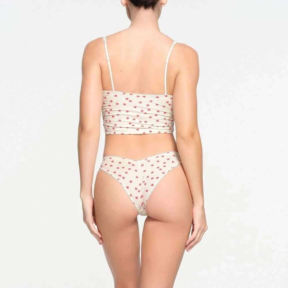 Skims NWT fits everybody cropped cami - ruby heart print Medium - Picture 3 of 7